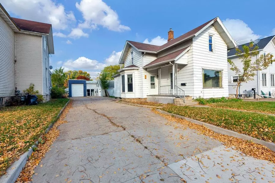 1615 OREGON ST, Oshkosh, WI 54902