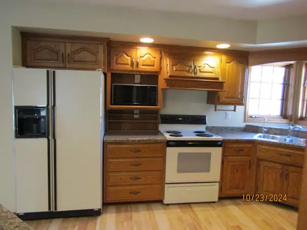 De Pere, WI 54115-9603,2214 BIRCH CREEK RD
