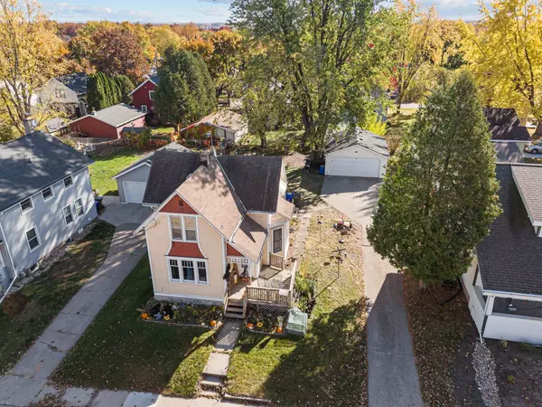 Kaukauna, WI 54130,906 DESNOYER ST