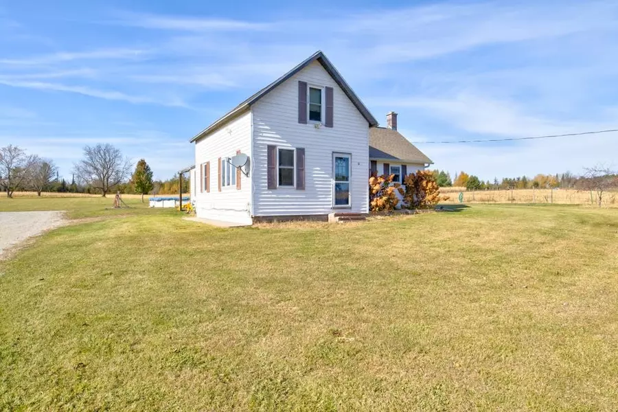W5918 13.5 LANE, Wallace, MI 49893