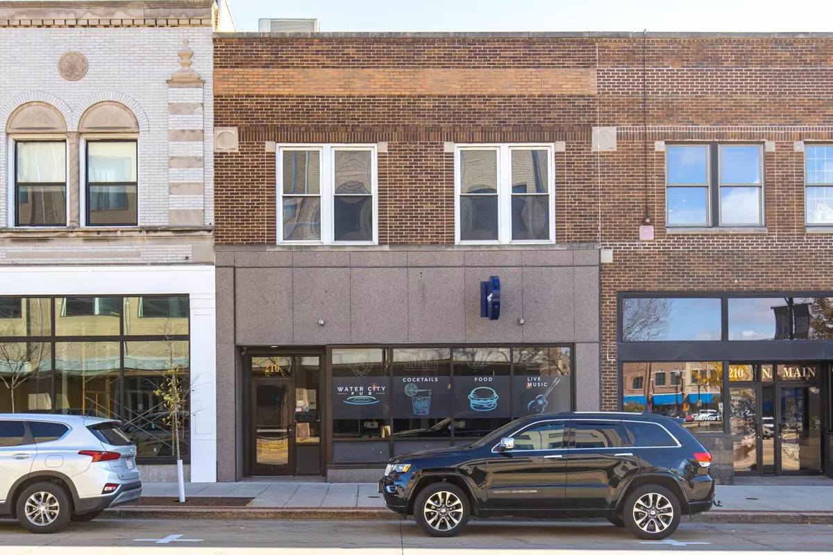 Oshkosh, WI 54901-4815,216 N MAIN ST
