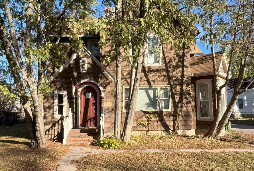 610 W IRVING AVE, Oshkosh, WI 54901
