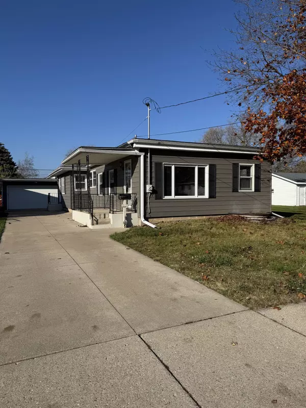 2121 MT VERON ST, Oshkosh, WI 54901-1935