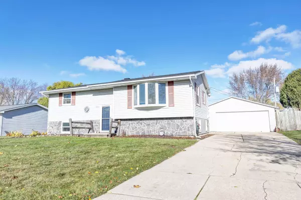 2447 ROBINSON AVE, Green Bay, WI 54311