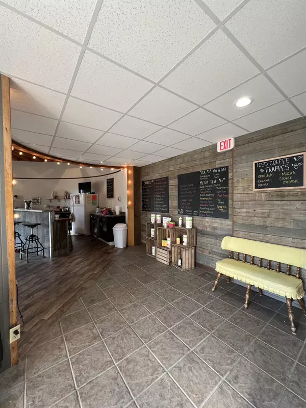 Iola, WI 54945,115 MEADOW RD