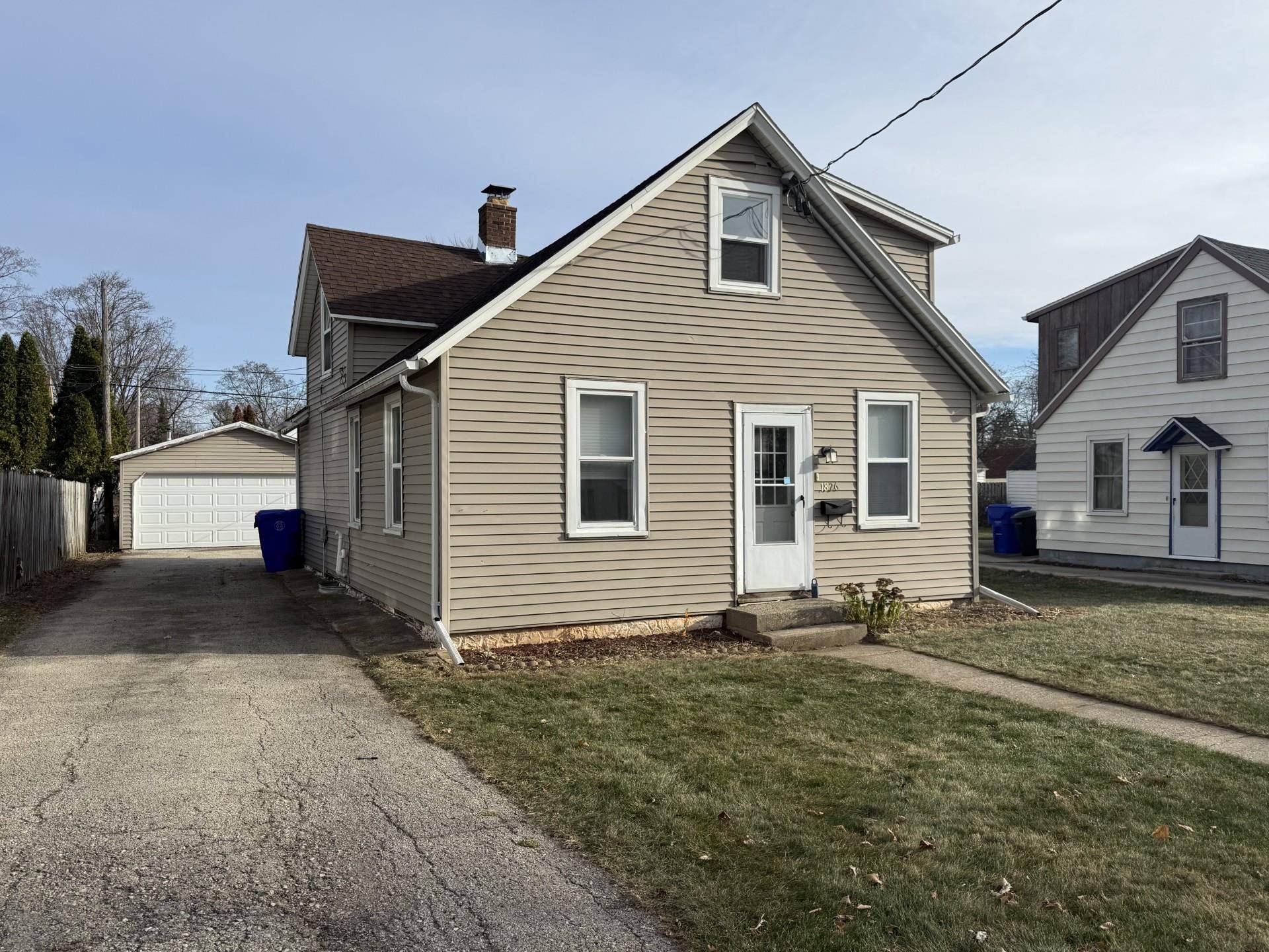1826 N DIVISION ST, Appleton, WI 54911-2743