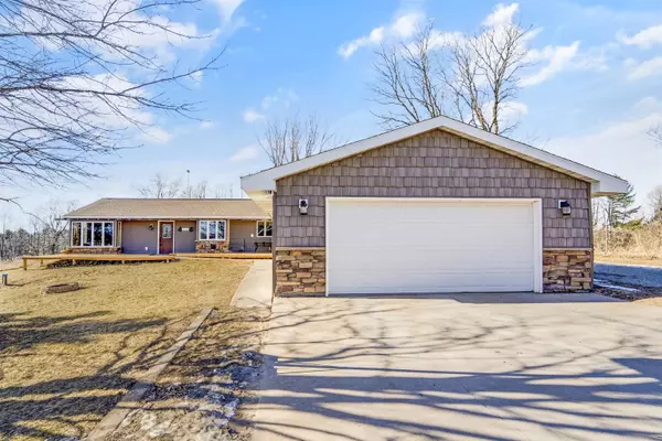 W8269 GRANDVIEW RD, Hortonville, WI 54944