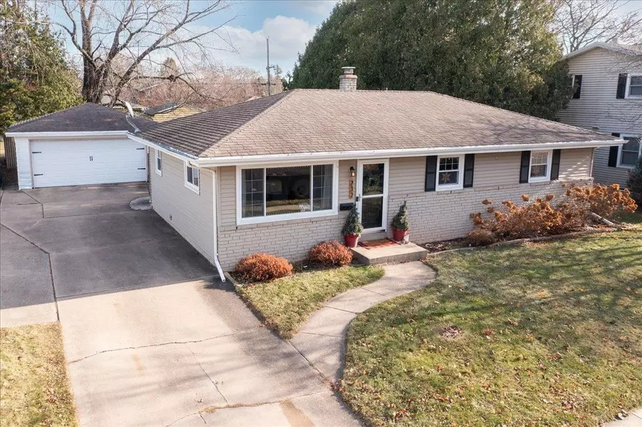 232 S LARK ST, Oshkosh, WI 54902