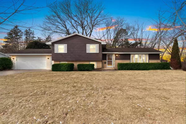 3004 WAUBENOOR DR, Green Bay, WI 54301