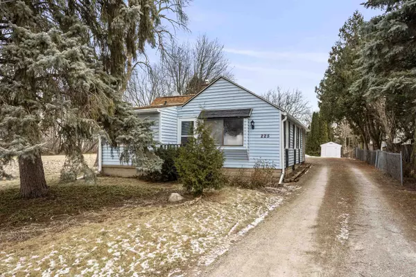 Neenah, WI 54956,225 GRUENWALD AVE