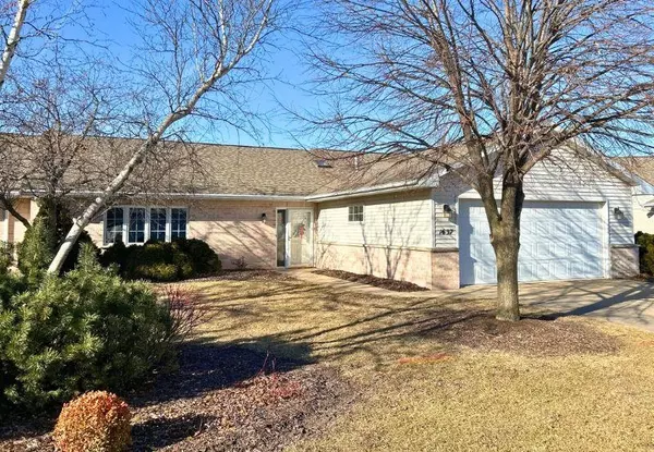 1637 TWIN LAKES CIR, Green Bay, WI 54311-5671