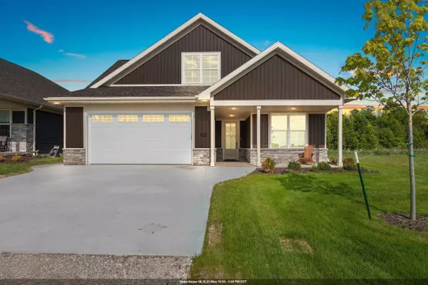 895 BLACK SWAN DR, Menasha, WI 54952-1823