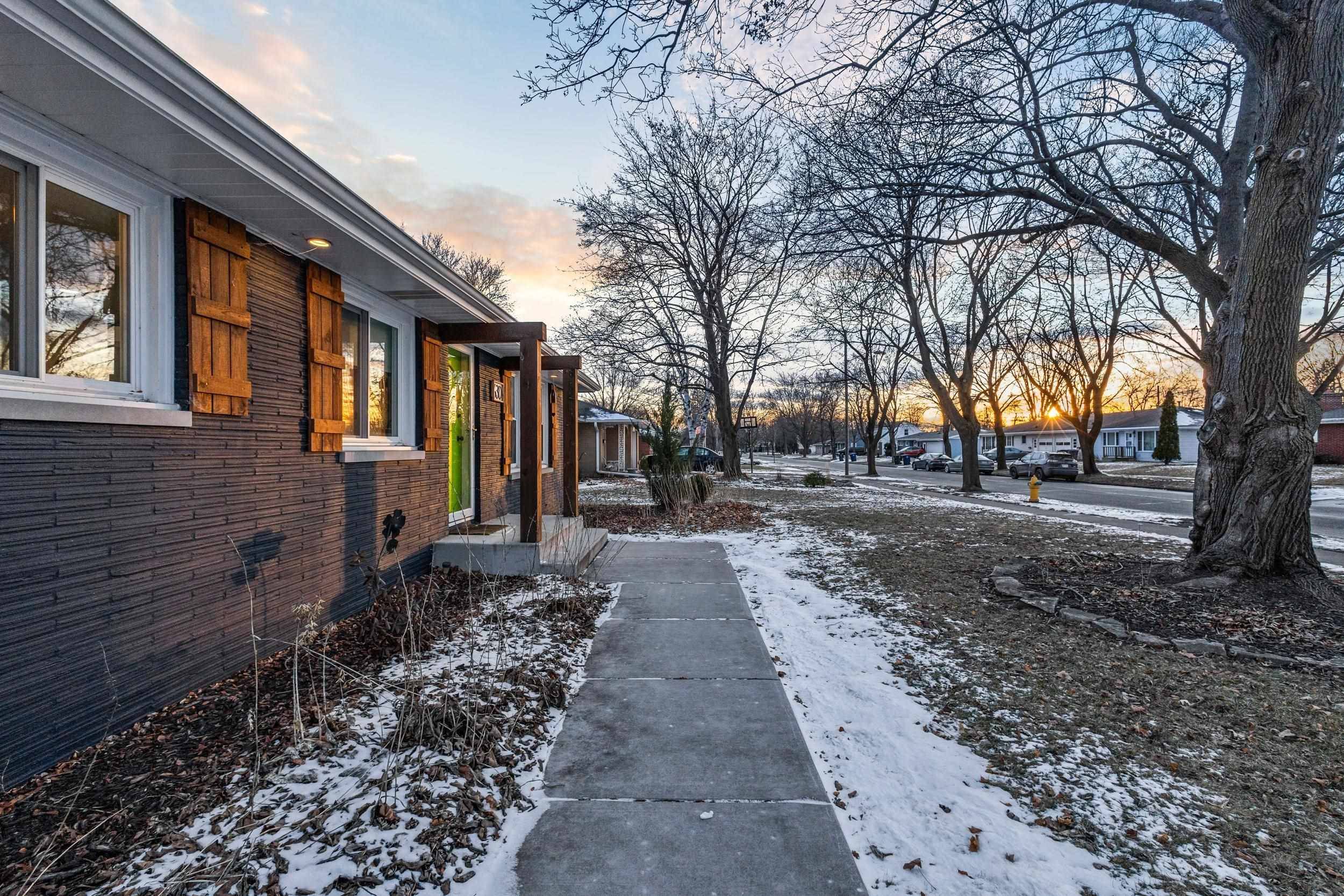 De Pere, WI 54115-3624,630 N CLAY ST