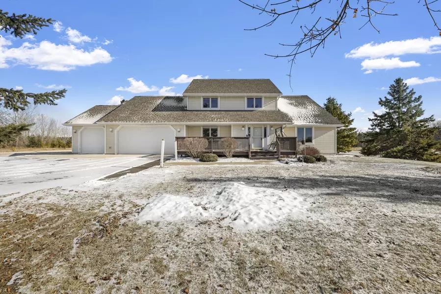 7558 SWISS RD, Oshkosh, WI 54902
