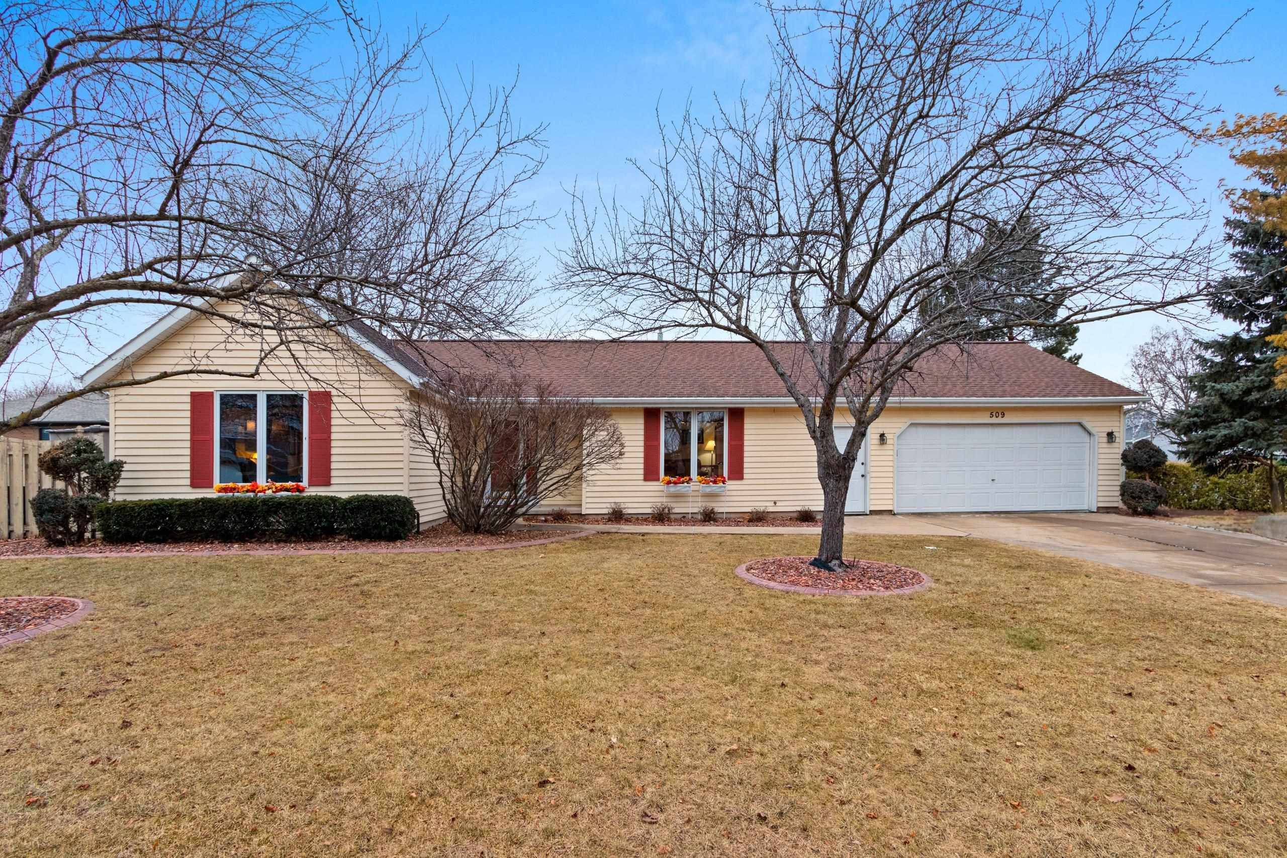 509 CRESTVIEW LN, De Pere, WI 54115-3653