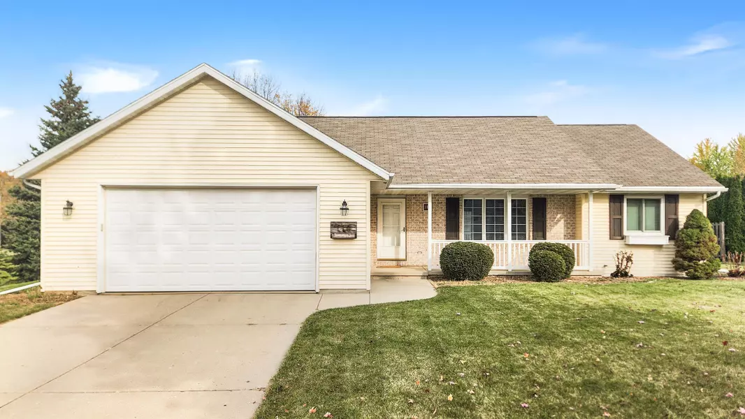 110 HIDDEN RIDGES CIR, Combined Locks, WI 54113