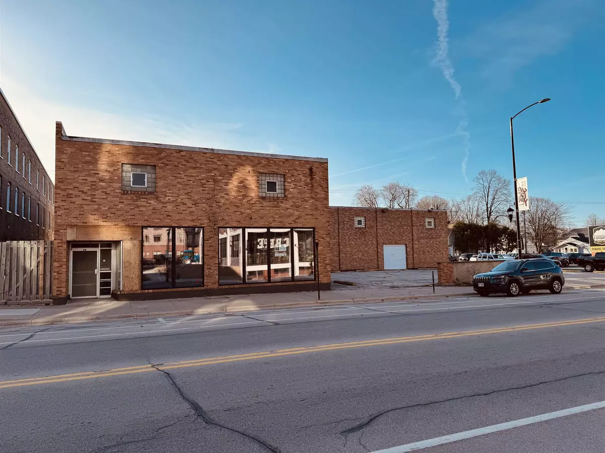 Green Bay, WI 54303,419 N BROADWAY ST