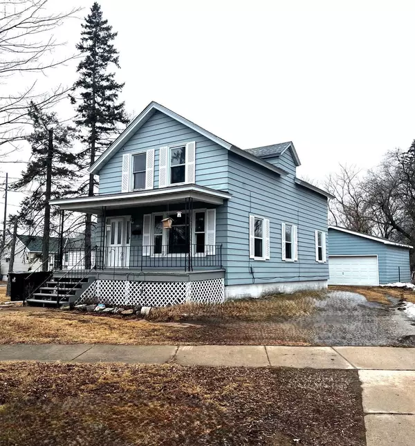 421 3RD ST, Menominee, MI 49858