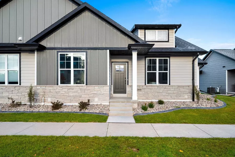 2850 ELM TREE HL, Howard, WI 54313-0000