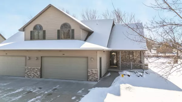 200 E NORTH WATER ST, New London, WI 54961