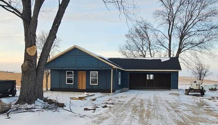 W3085 CODY RD, Mount Calvary, WI 53057