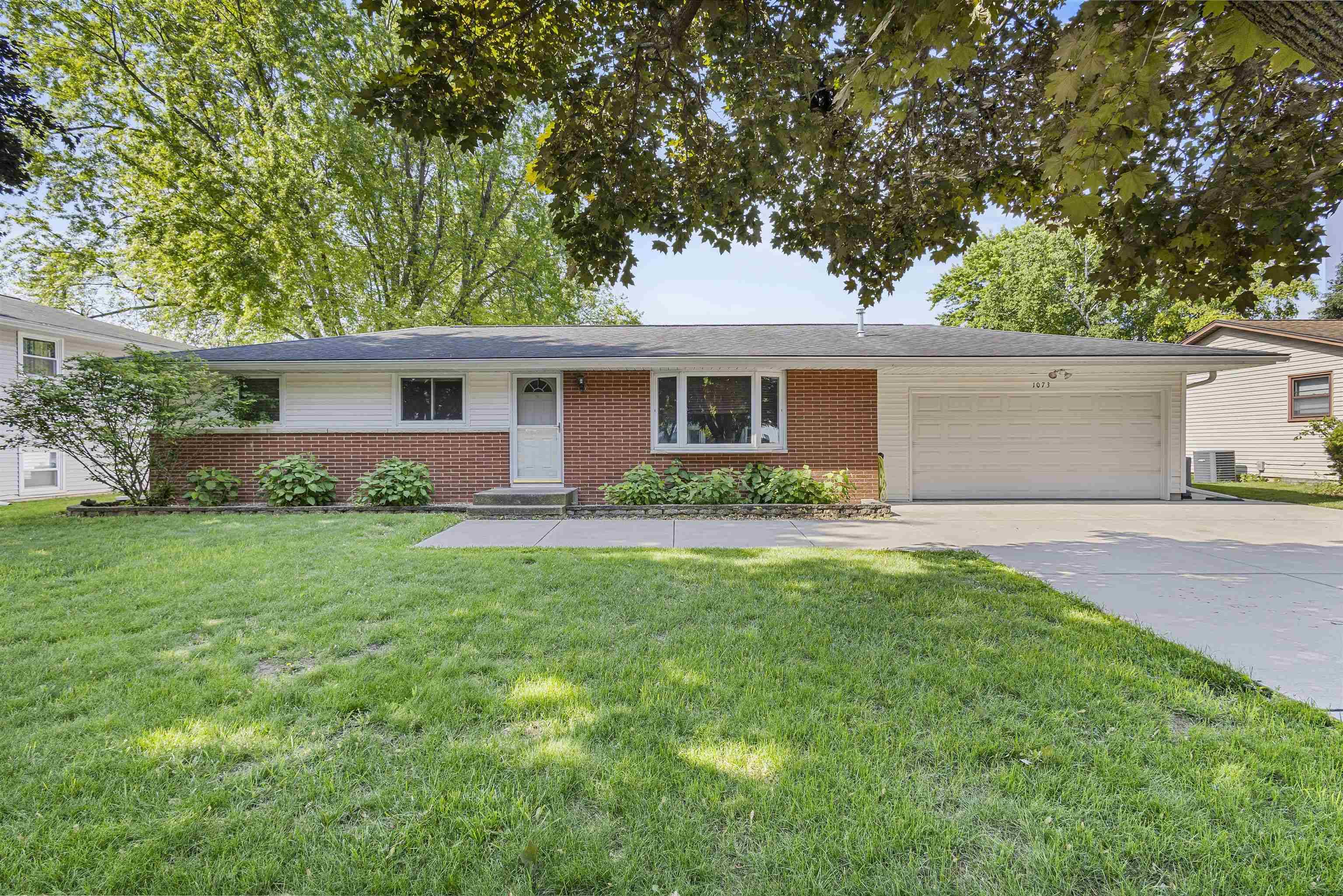 1073 APRIL LN, Green Bay, WI 54304