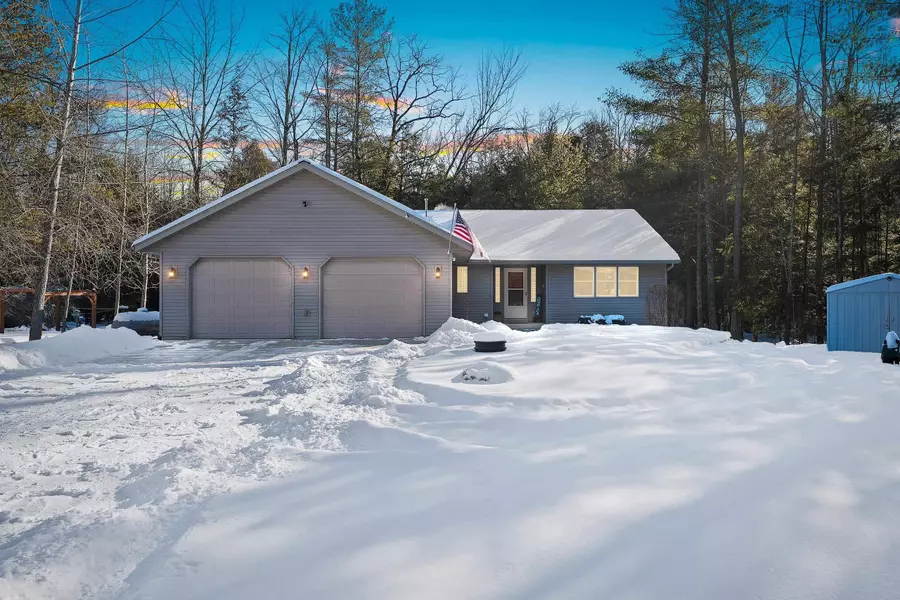 N8634 MAPLE BEACH RD, Wausaukee, WI 54177