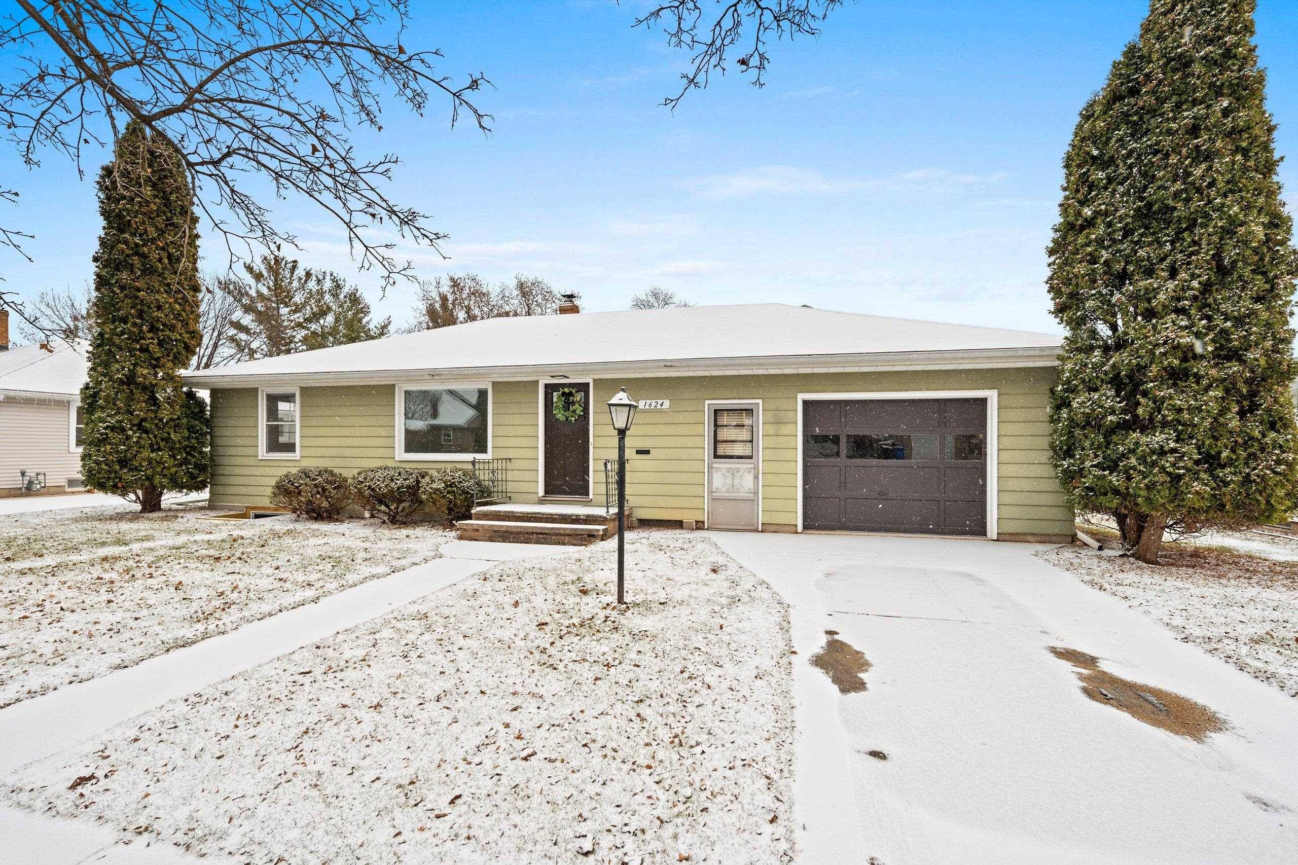 1624 N ELINOR ST, Appleton, WI 54914