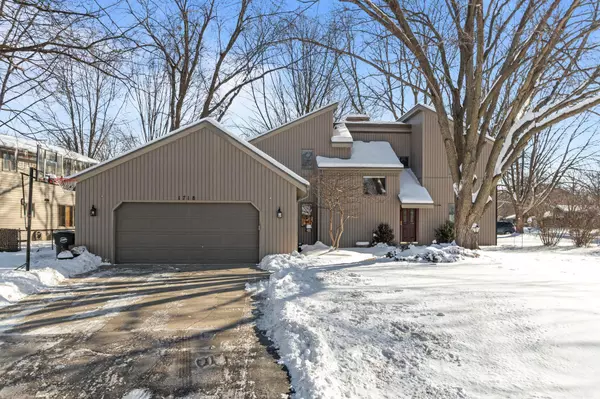 1718 OAKRIDGE CT, Menasha, WI 54952-1254