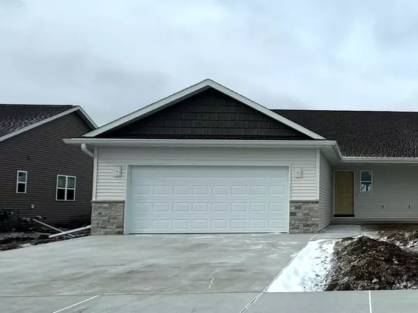 1811 FAIRLAWN CT, North Fond Du Lac, WI 54937