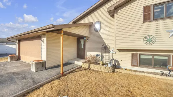 Cascade, WI 53011,605 KINGS CT