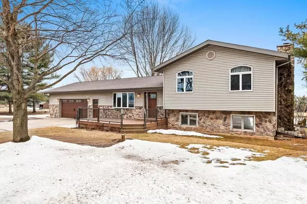 N3907 DRIER RD, New London, WI 54961-9111