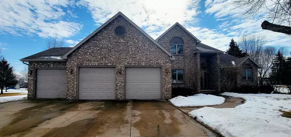 2824 SOUTHBREEZE CT, Kaukauna, WI 54130