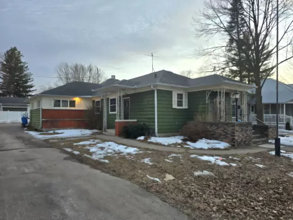 312 W GREEN BAY ST, Shawano, WI 54166-2336