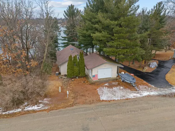 N6024 N HURON RD, Plainfield, WI 54966