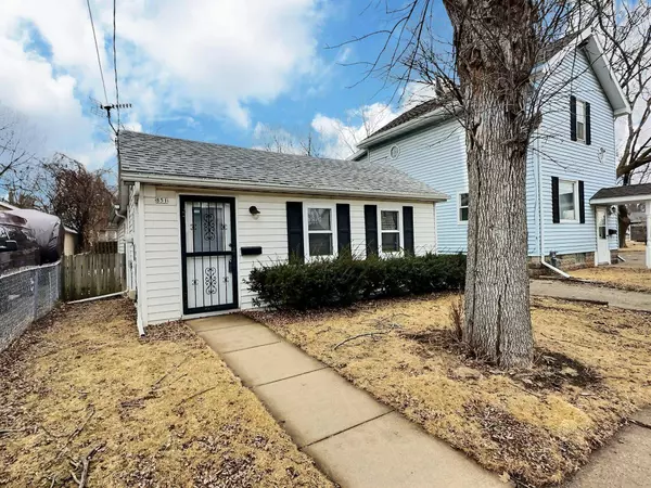 851 DIVISION ST, Oshkosh, WI 54901-4407