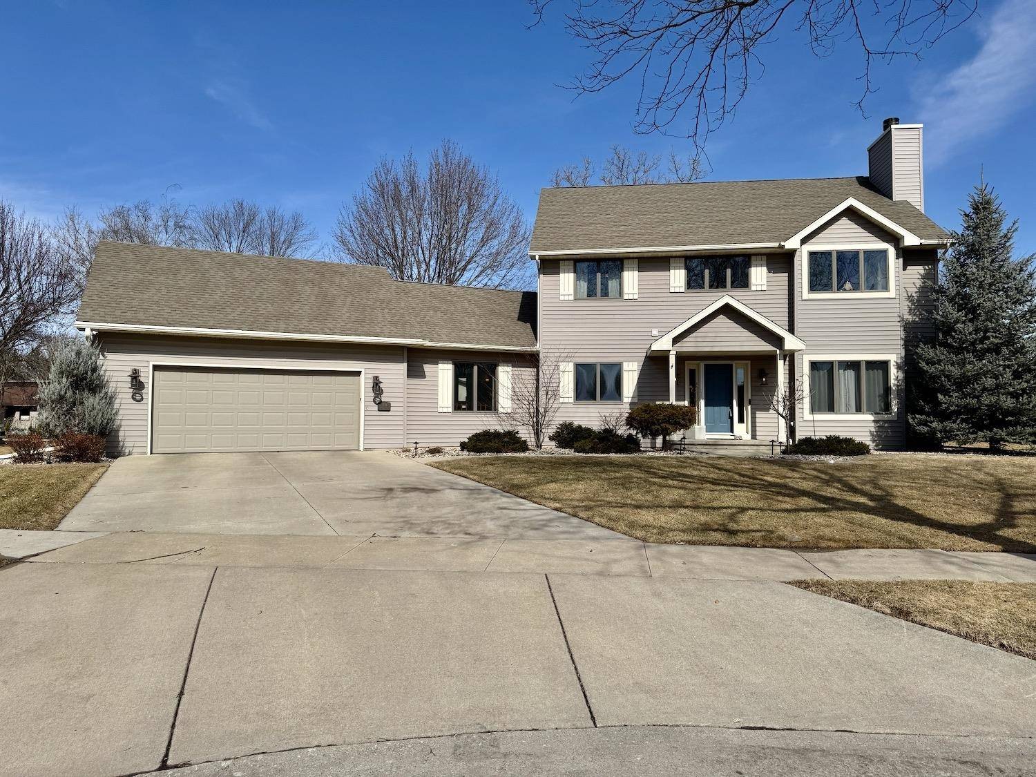 1116 E SHADE TREE LN, Appleton, WI 54915
