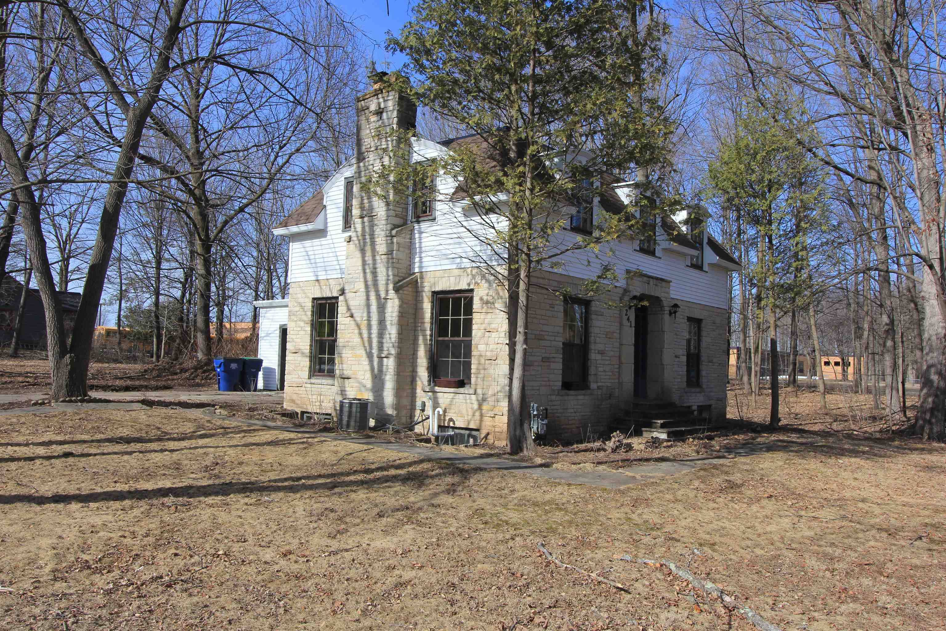241 N MAIN ST, Clintonville, WI 54929-1154
