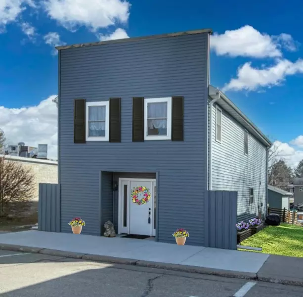 175 S MAIN ST, Iola, WI 54945
