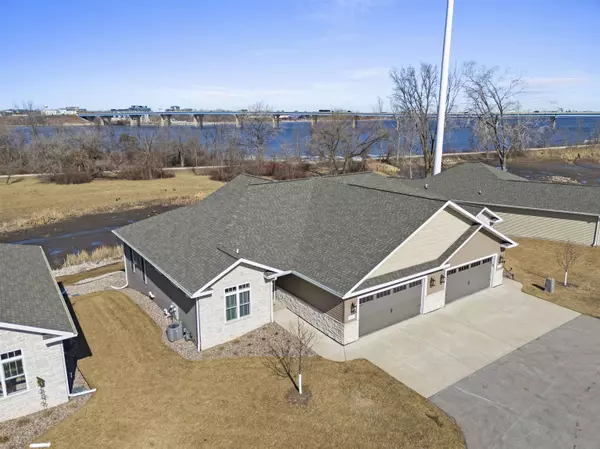 617 OLDE RIVER CT, Green Bay, WI 54301