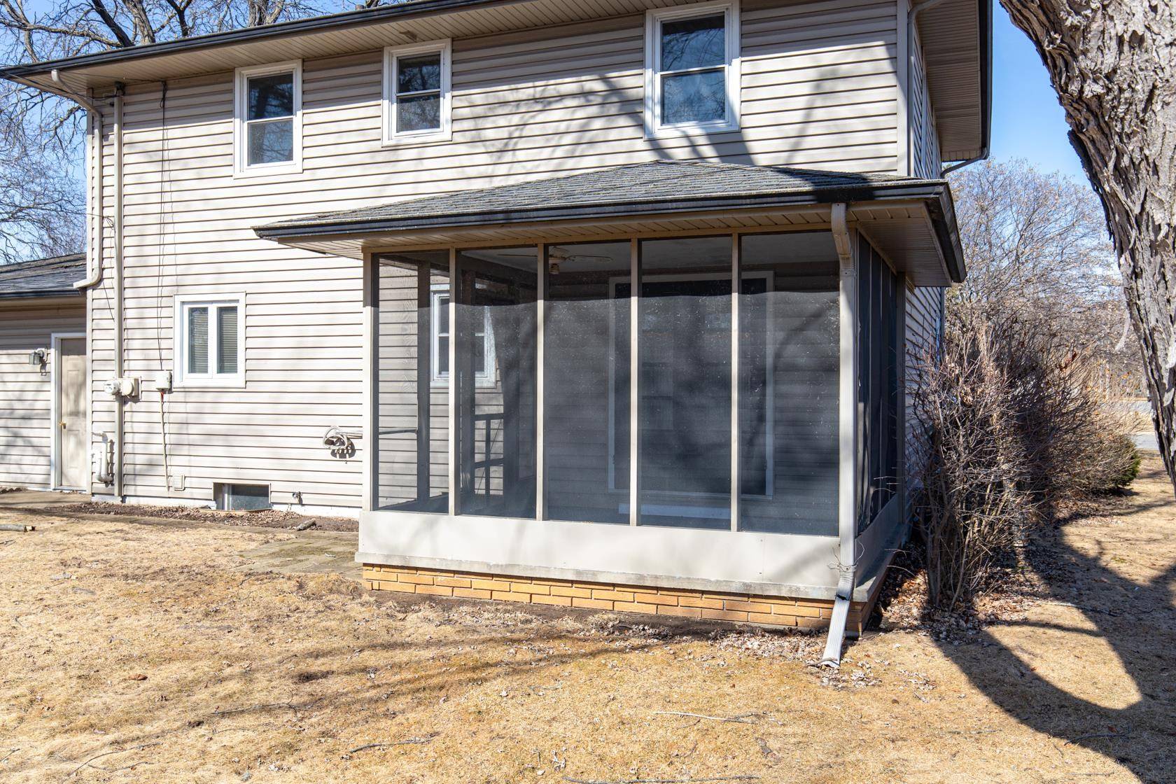 Neenah, WI 54956,227 CRESCENT DR