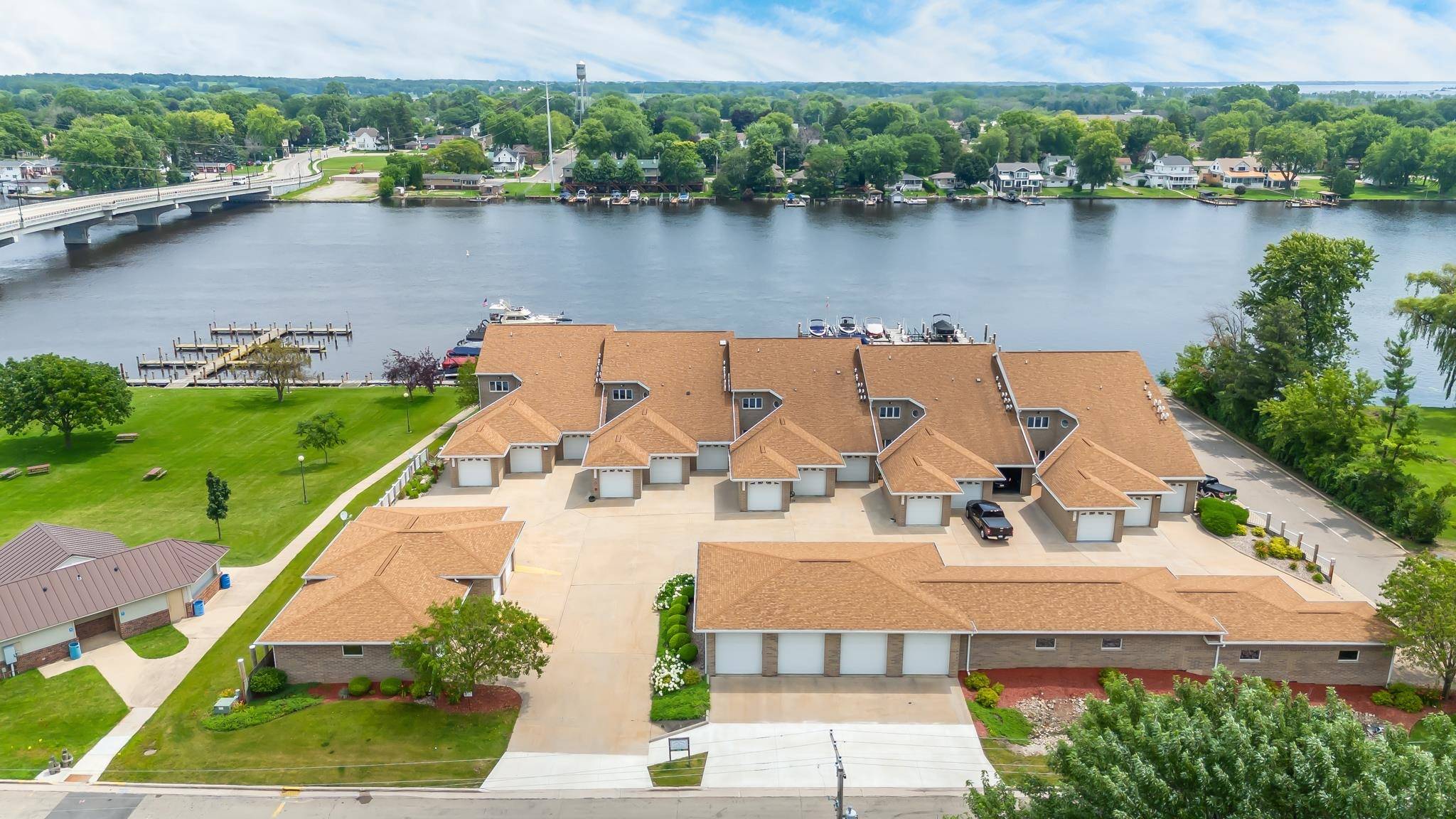 Winneconne, WI 54986,169 S 1ST ST #15
