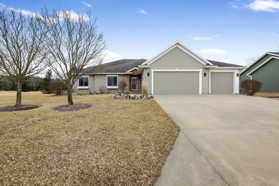 1547 FOXFIRE CT, Waupaca, WI 54981