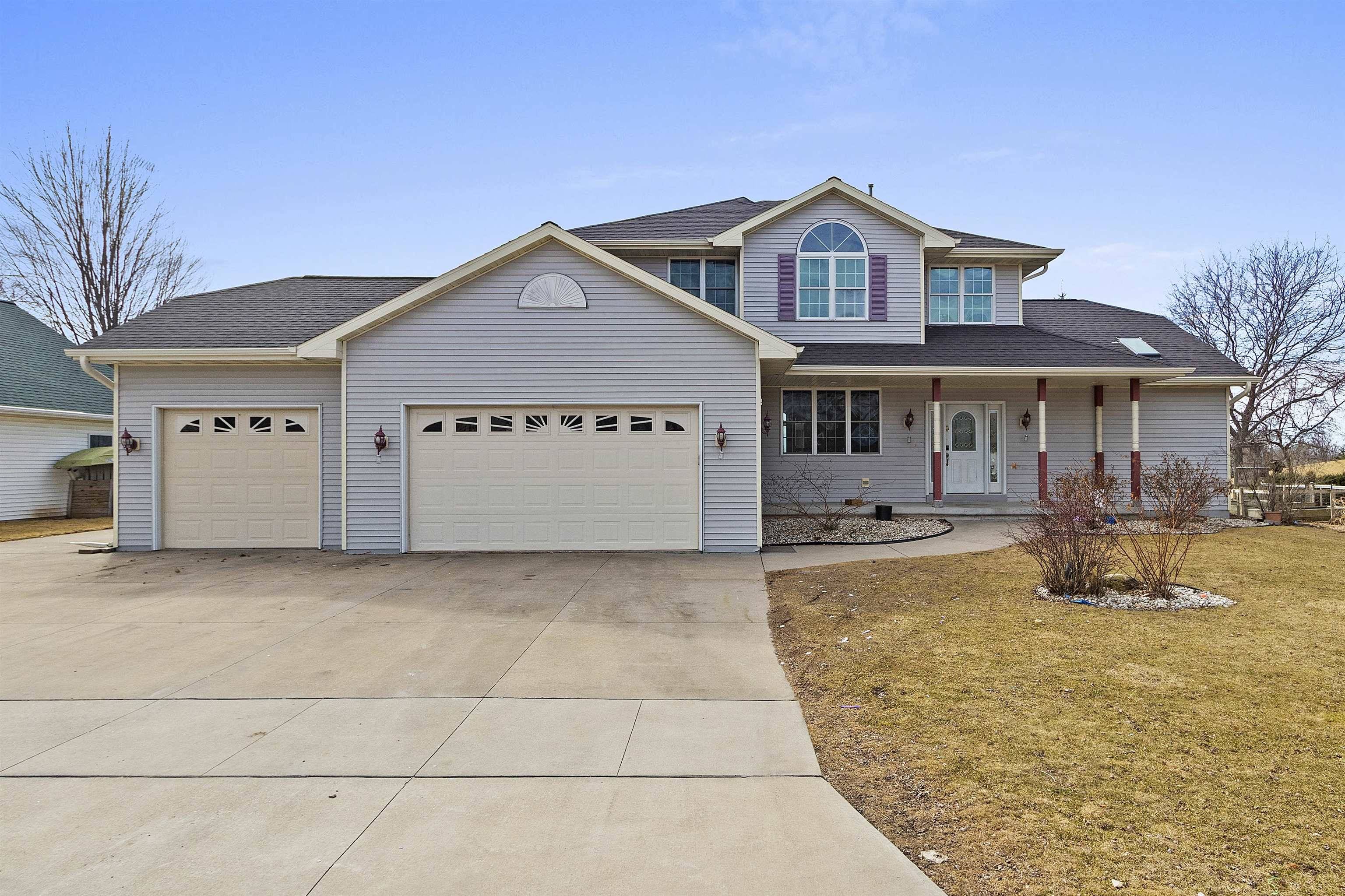 2155 COTTONWOOD DR, Menasha, WI 54952-8603