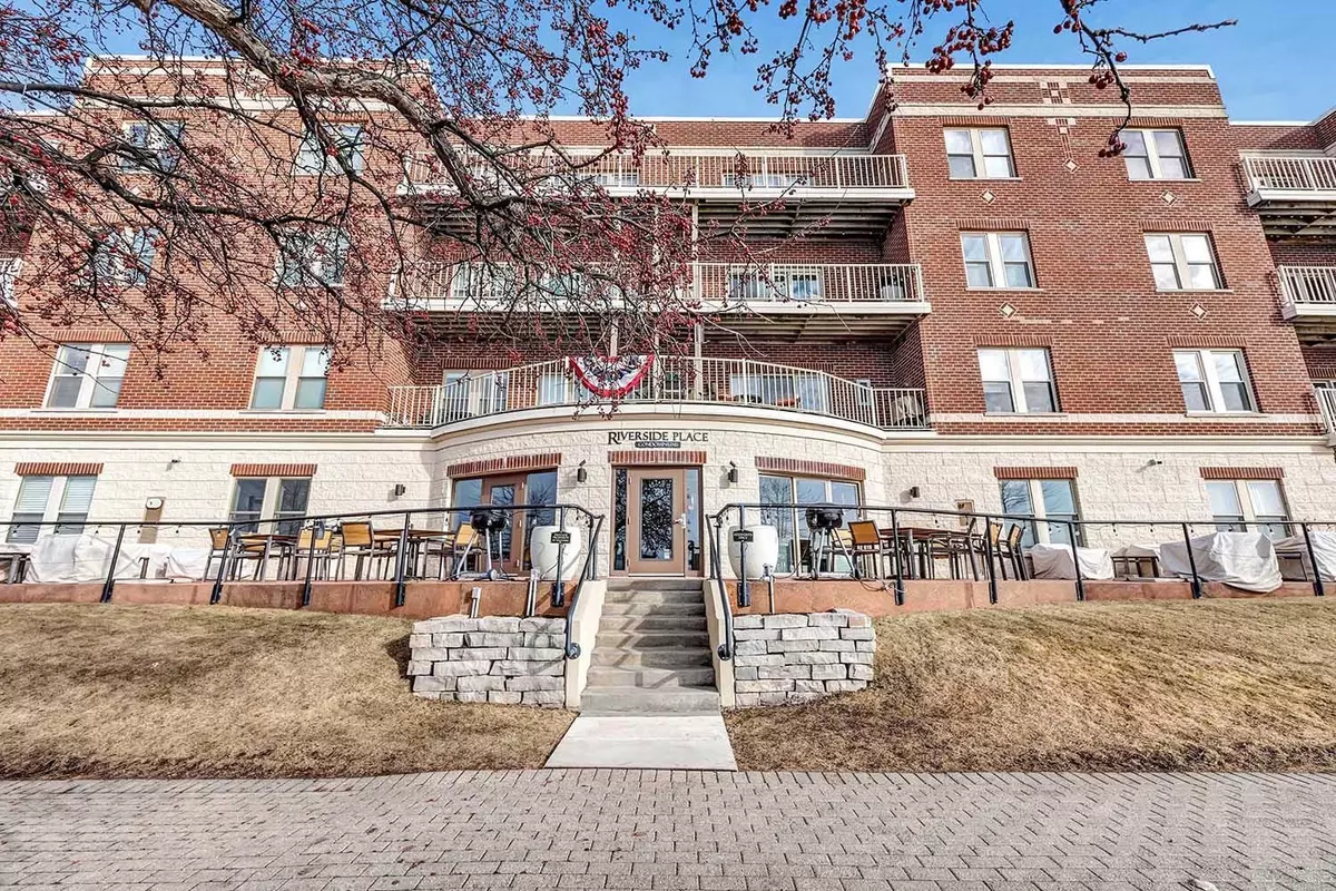 Green Bay, WI 54301,118 S WASHINGTON ST #208B