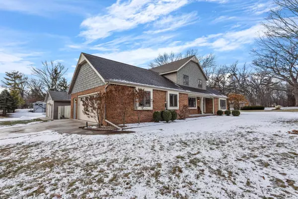 Ashwaubenon, WI 54313,1319 OAK CREST DR