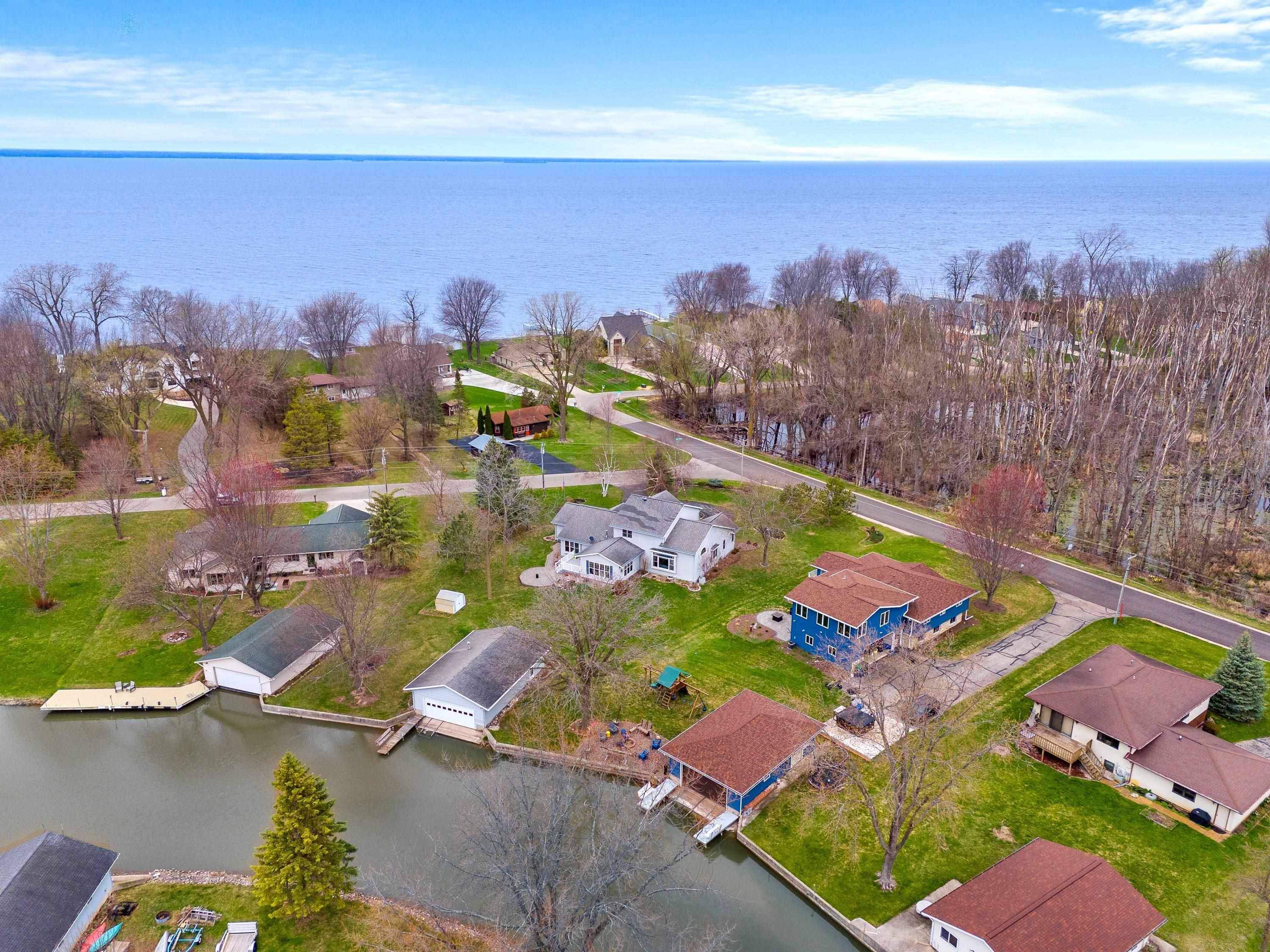 N8891 GLADSTONE BEACH RD, Fond Du Lac, WI 54937