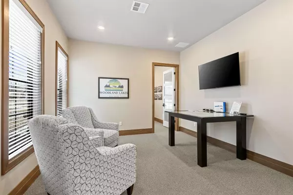 Menasha, WI 54952,883 BLACK SWAN DR #256