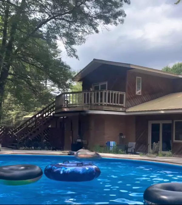 Hancock, WI 54943,523 E SOUTH LAKE ST