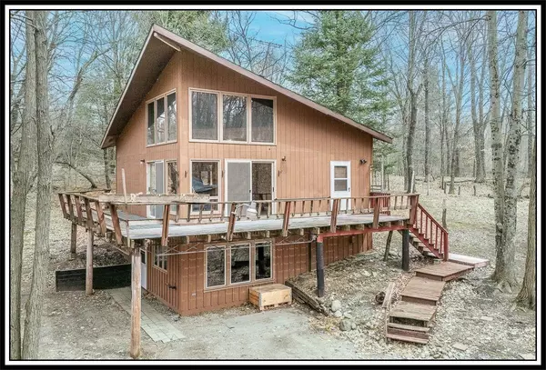N6504 2ND ST, Waupaca, WI 54981-7334